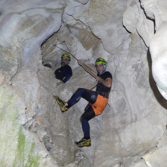 Espeleología Cueva Buraca das Choias. A Seara. Serra do Courel (Lugo) Galicia