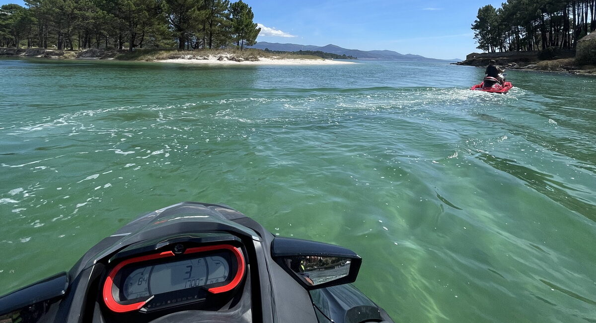 Motos de agua en Portosín. Jet ski en la Ría de Noia y Muros